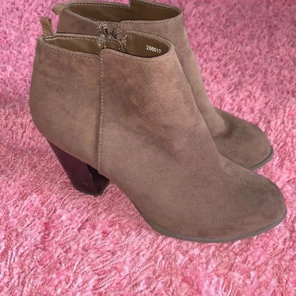 Gap Ankle Booties Brown Size 7